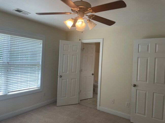 Building Photo - Outstanding Five Bedroom Three Full Bathro...