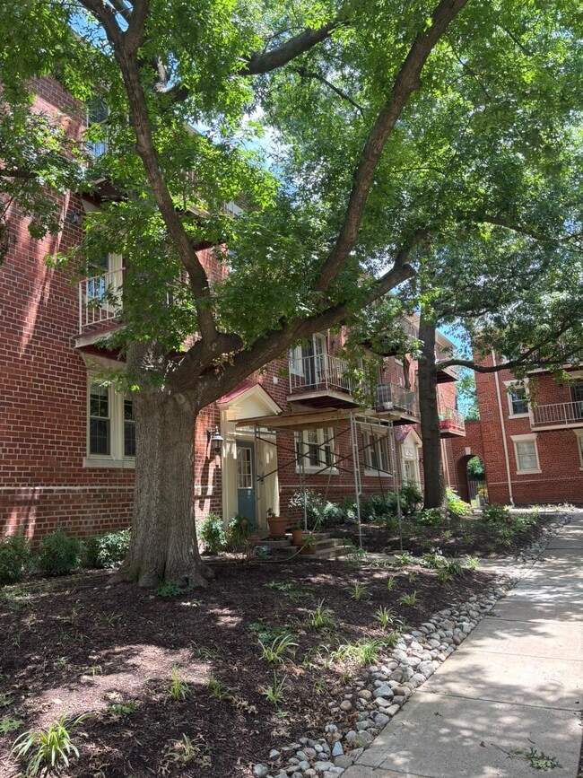 Building Photo - 1407 E Abingdon Dr