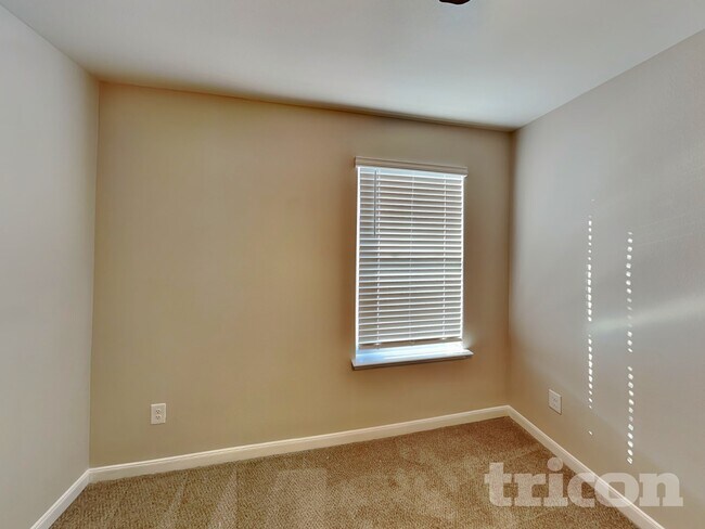 Building Photo - 837 Mallorie Ln