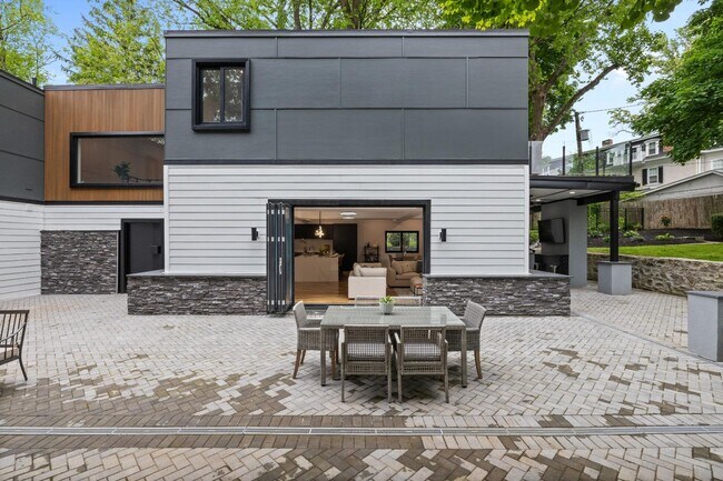 Building Photo - 354 Winding Wy