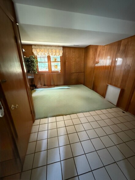 Building Photo - 000 Oakridge Dr