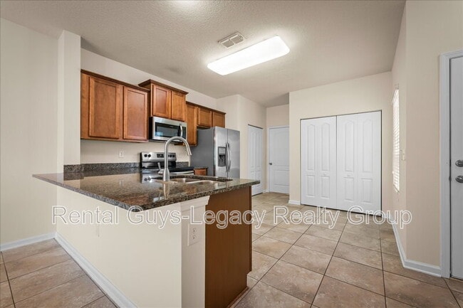 Building Photo - 51 Englewood Tr