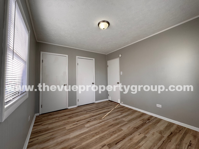 Building Photo - DEPOSIT MOVES YOU IN! Pay no rent until Ap...