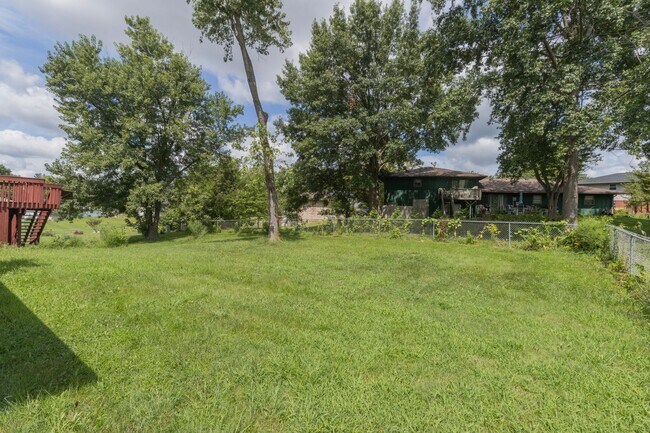 Building Photo - 613-615 Pear Tree Circle