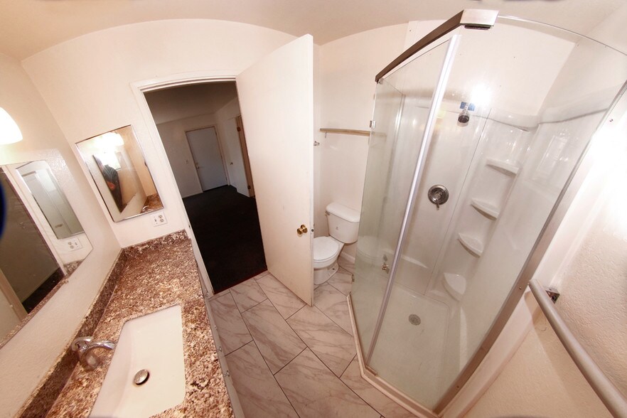 Private Joining Bathroom - 164 S 10th St