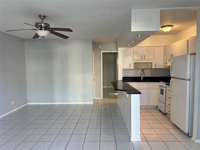 Building Photo - 1812 E Oakland Park Blvd