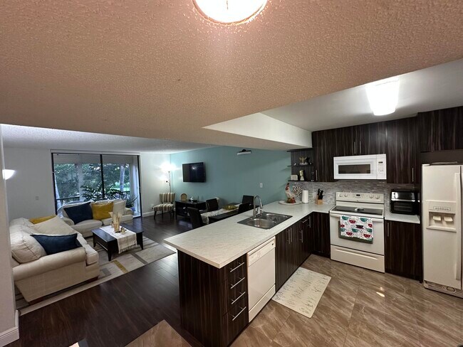 Building Photo - 5220 Las Verdes Cir