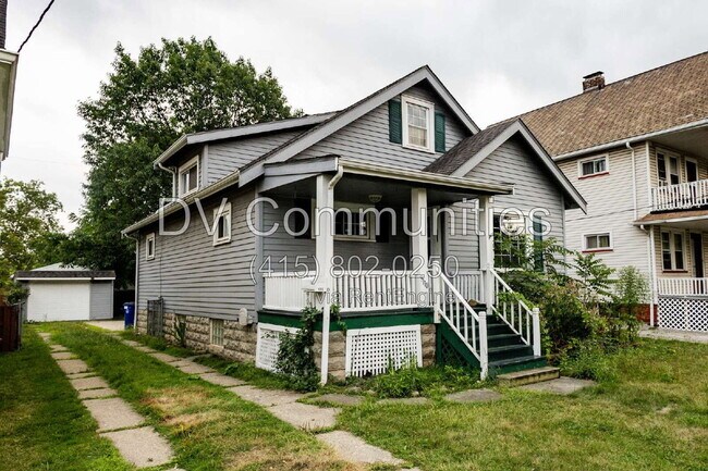 Building Photo - 9110 Rosewood Ave