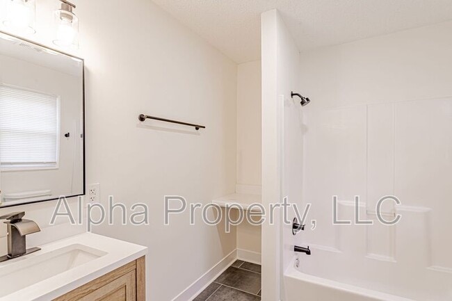 Building Photo - 407 Cedar Lane Rd