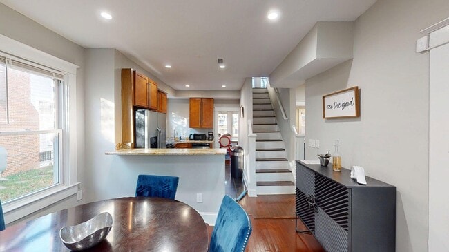 Building Photo - 1341 Franklin St NE