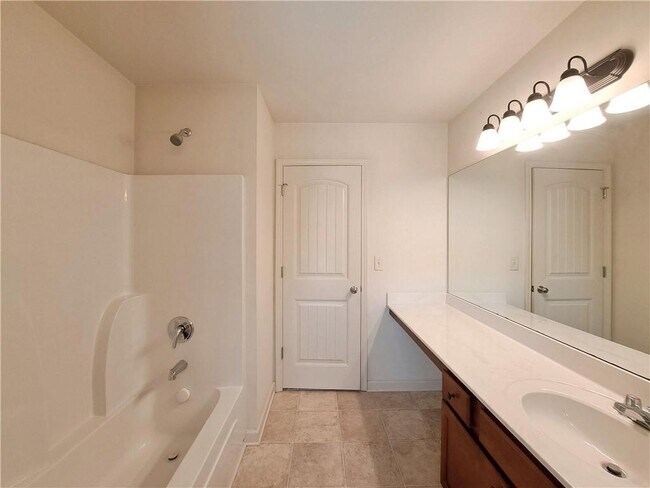 Building Photo - 867 Pine Ln