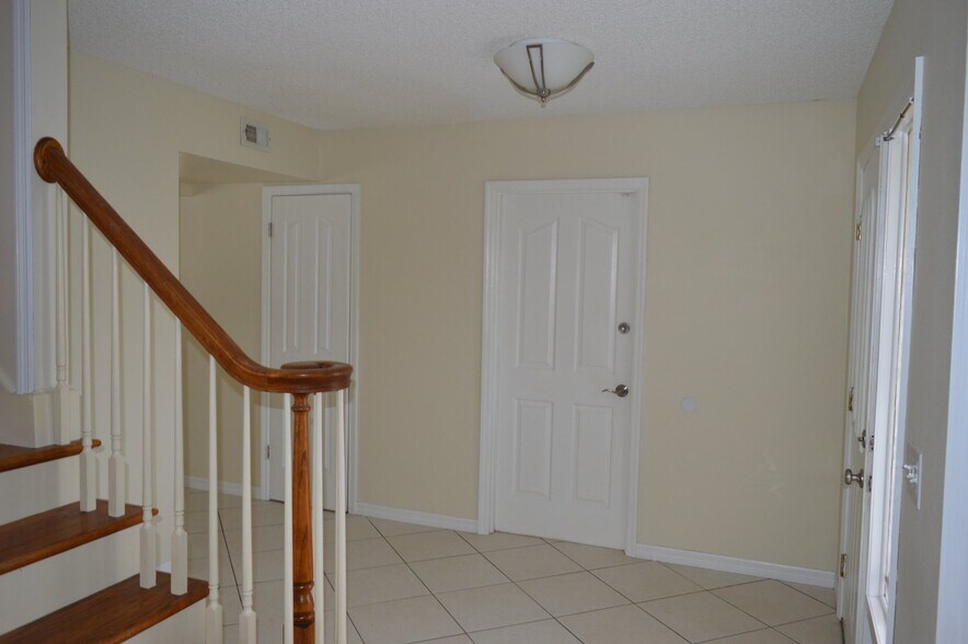 Building Photo - 2173 Martingale Pl