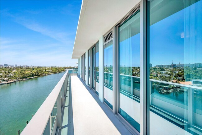 Building Photo - 9201 E Bay Harbor Dr