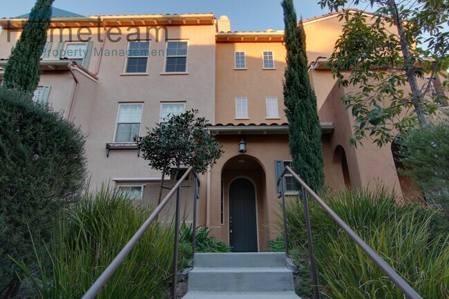 Building Photo - 2BR/2.5BA 1458 SQFT Eastlake/Chula Vista T...