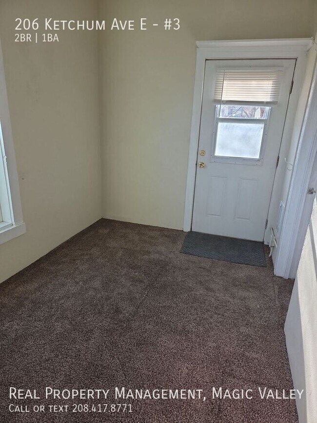 Building Photo - 206 Ketchum St E