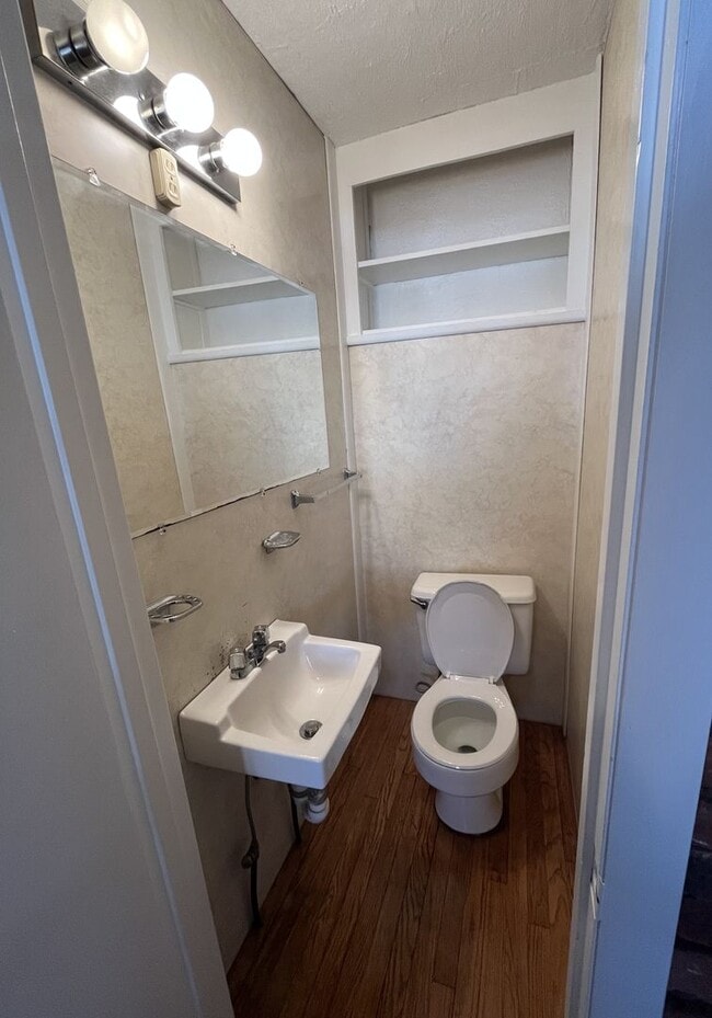 Building Photo - 113 E Spring St