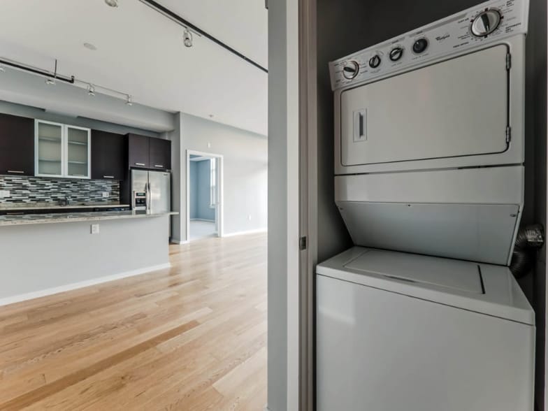 Building Photo - 1169 S Plymouth Ct