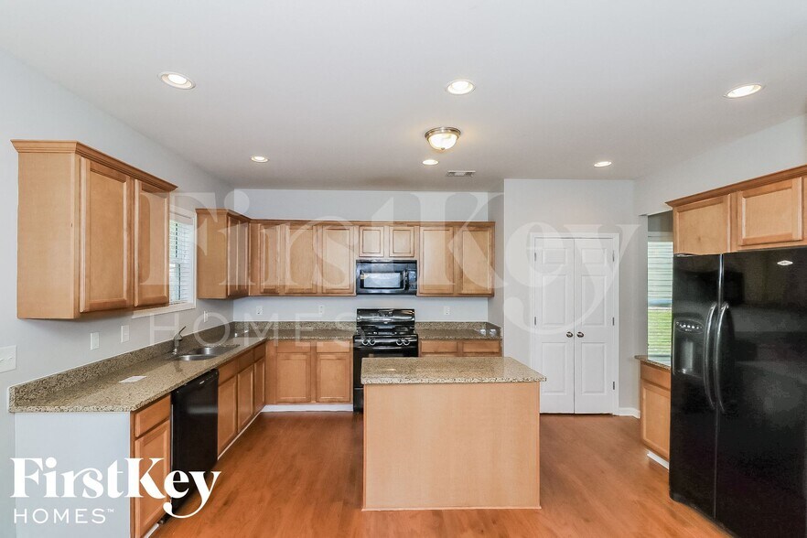 Building Photo - 1055 Westmoreland Ln NE