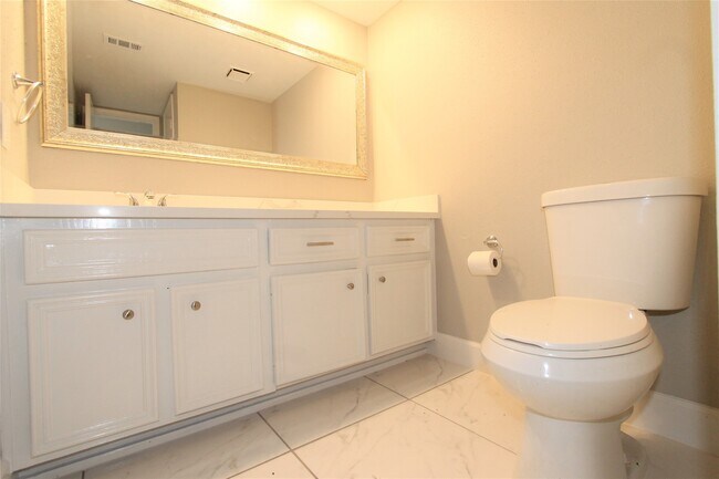 Building Photo - 4611 Silver Fox Dr