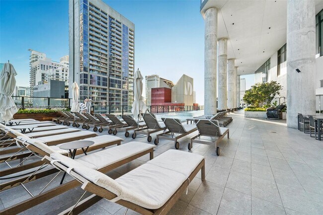 Building Photo - 398 NE 5th St