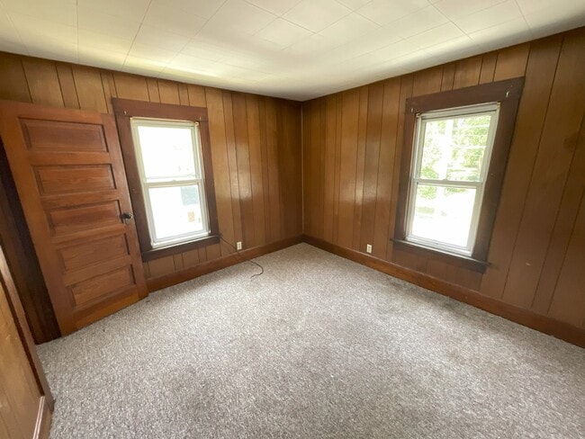 Building Photo - One Bedroom, Upstairs Duplex