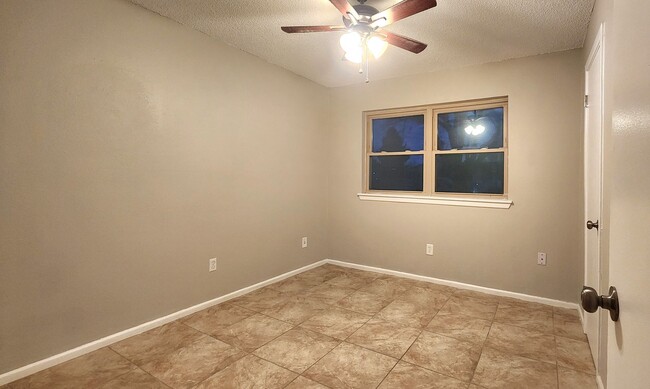 Building Photo - FOR LEASE -  4 BEDROOM HOME - NORTH LUBBOCK