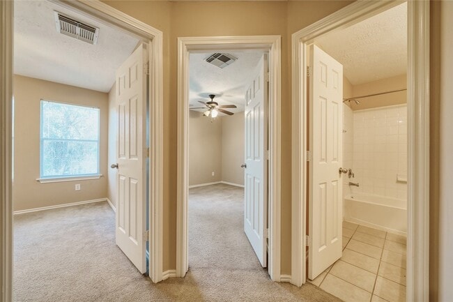 Building Photo - 2831 Hackamore Hollow Ln