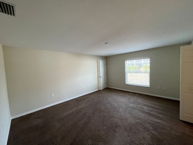 Building Photo - 10 Burning Wick Pl