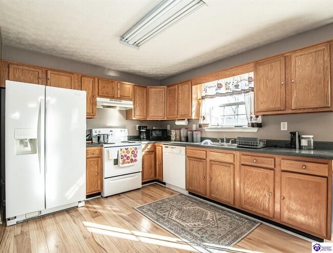 Building Photo - 520 University Dr