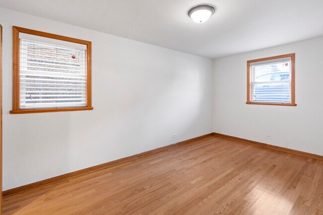 Building Photo - 2112 W Armitage Ave