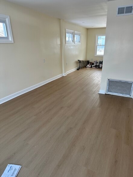 Building Photo - 2043 Larkhall Rd