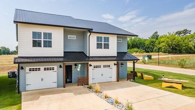 Building Photo - NOW OFFERING FIRST MONTH FREE W/ 12 MONTH LEASE - Luxury 3 Bedroom 2.5 Bath Townhome in Bullard, TX!
