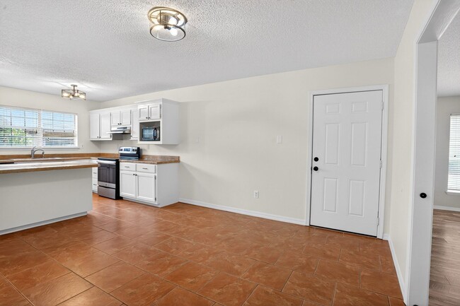 Building Photo - Beautiful Diamondhead Home