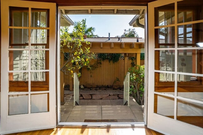 Building Photo - Beautifully restored historic home