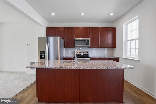 Building Photo - 64 Stafford Pl
