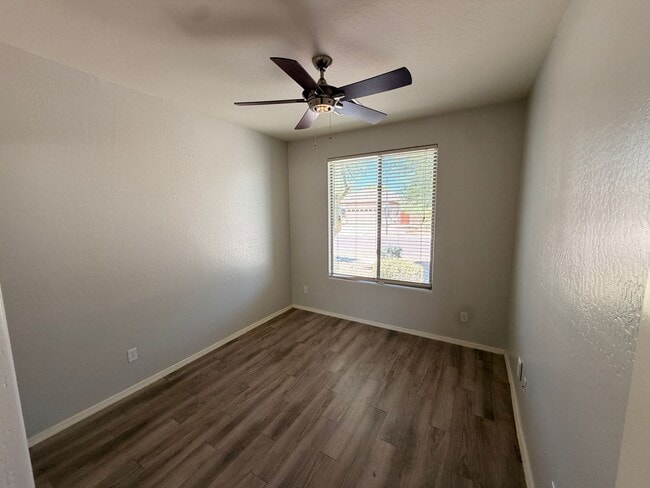 Building Photo - *NEW* Custom Paint/*NO* Carpet 3 BD/2 Bath Spacious Surprise Home!