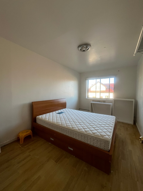 Building Photo - 40-29 191st St