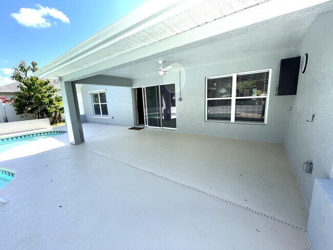 Building Photo - 1171 Tamango Dr