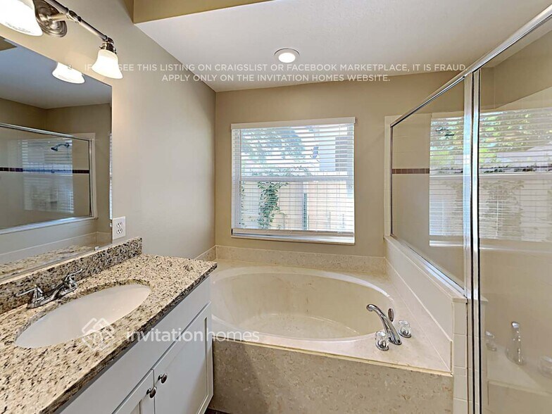 Building Photo - 3839 Regents Way