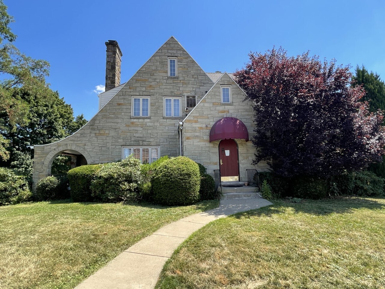 Building Photo - 301 Bigham St
