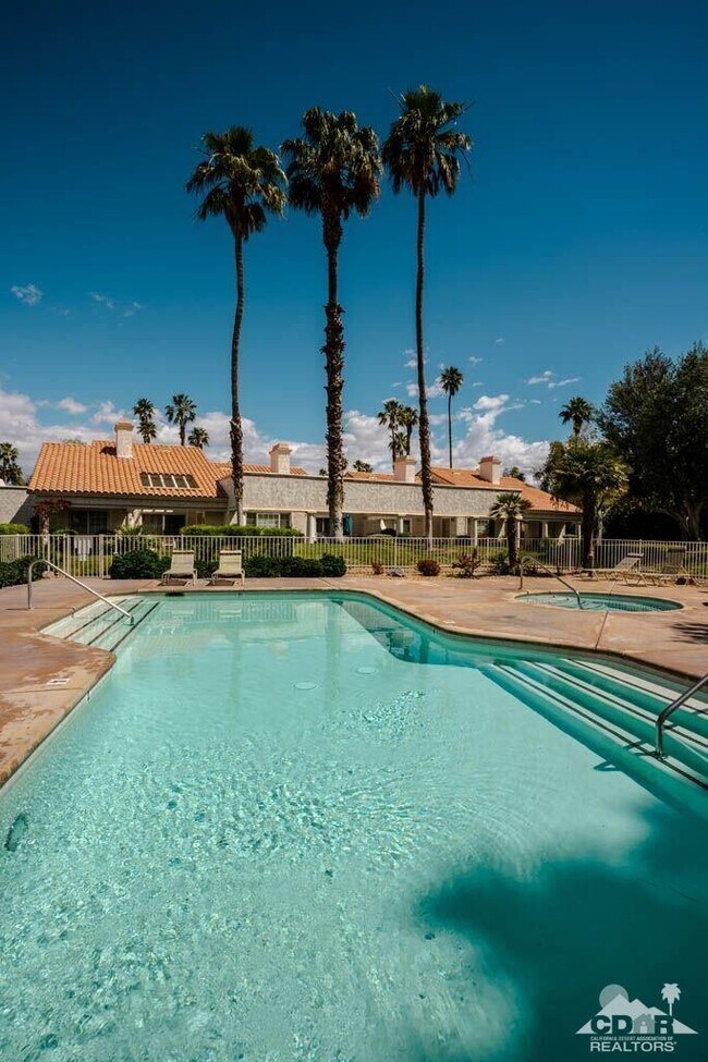Building Photo - 252 Desert Falls Dr E