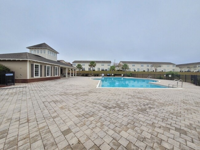 Building Photo - 803 Majestic Dr