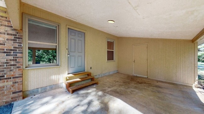 Building Photo - 8614 Burleson Ln