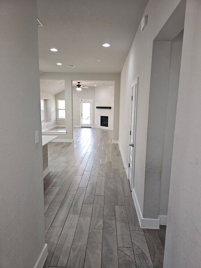 Building Photo - $500 discount for Lease signed in June!