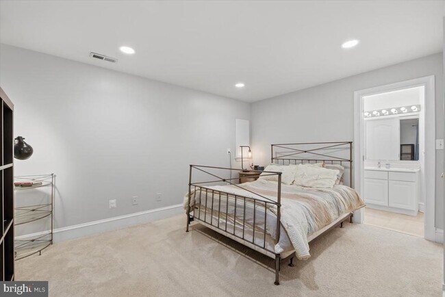 Building Photo - 47791 Macgill Ct