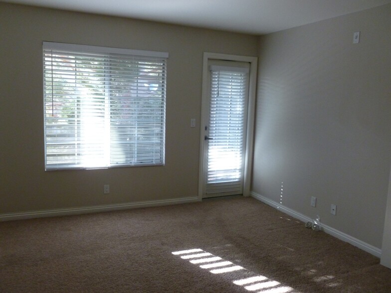 Building Photo - 2101 Sealion Dr