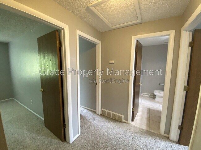 Building Photo - 10870 Stuart Cir