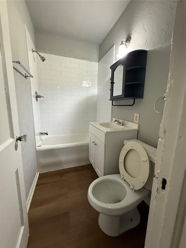 Building Photo - 2906 S Santa Fe Ave