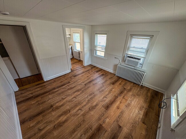 Building Photo - 8 Armonk St