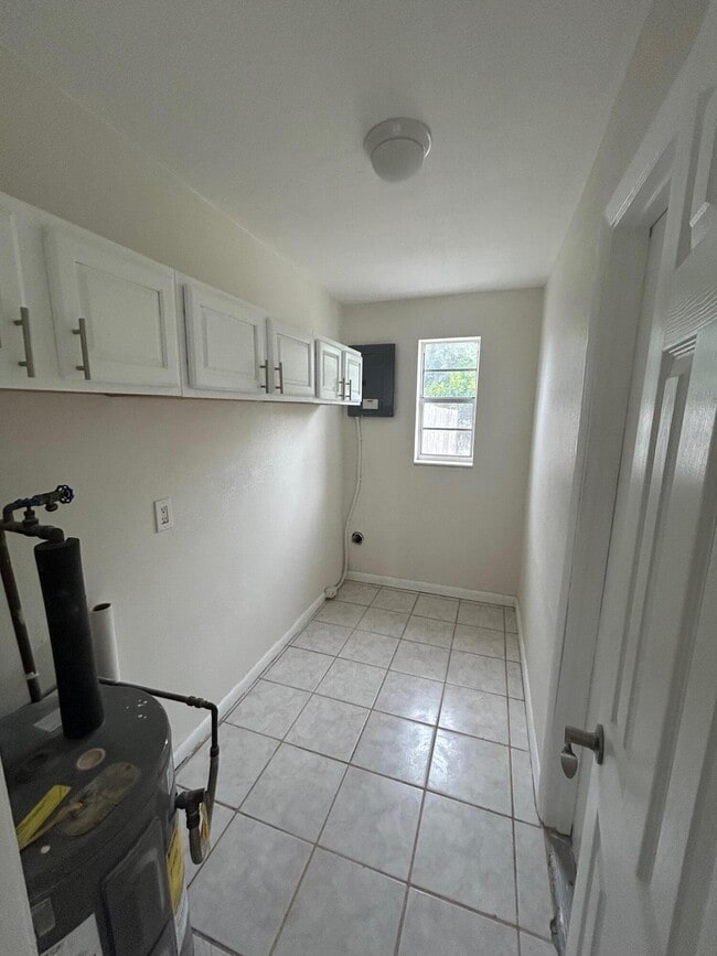 Building Photo - 2180 NE Rustic Way